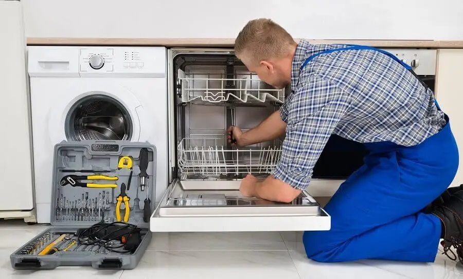 Pursaklar Siemens servisi teknisyen ekibi beyaz eşya tamiri yaparken